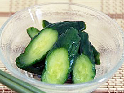 浅漬けきゅうりのからし漬の盛り付け画像